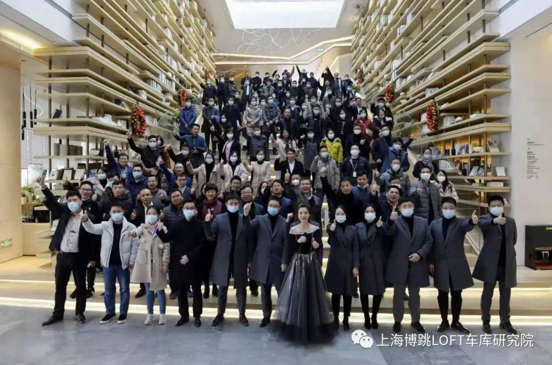 亳州全国一百多人在华侨城汉口道6号参观研讨LOFT专利车库技术！